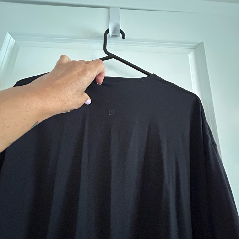 LULULEMON •. Black Long Sleeve Top • - Picture 2 of 6